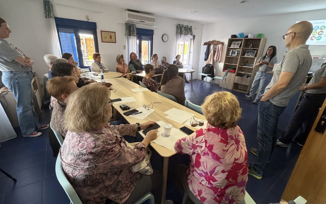 El Centro del Mayor y Servicios Sociales Eulalia Serrano acoge un curso de digitalización del programa @prendeON