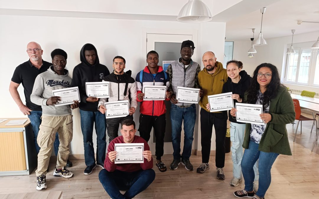 La Fundación MTP refuerza la inclusión digital con un nuevo curso del programa @prendeON para Pueblos Unidos en la Casa San Ignacio